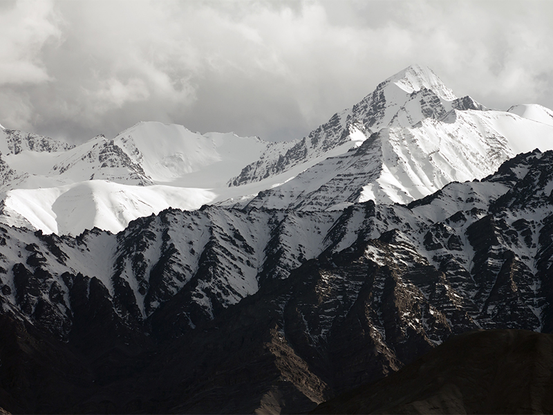 رشته کوه برفی Leh Ladakh هند