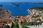 نمای هوایی از مارینا در جزیره هوار کرواسی