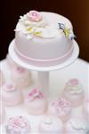 کیک عروسی و کیک صورتی خوشمزه با تزئین گل و پروانه