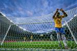 BELO HORIZONTE برزیل - 8 ژوئیه 2014 بازیکن برزیلی ناامیدی خود را پس از شکست آلمان 7x1 برزیل در بازی نیمه نهایی جام جهانی 2014 در ورزشگاه Mineirao نشان داد در برزیل استفاده نمی شود