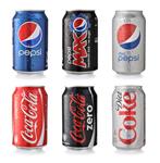 لس آنجلس ایالات متحده آمریکا - 13 نوامبر 2014 مجموعه ای از مارک های مختلف نوشیدنی های نوشابه در قوطی های آلومینیومی جدا شده روی سفید برندهای موجود در این گروه کوکاکولا و پپسی هستند