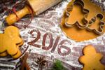 تبریک سال نو مبارک 2016 ساخته شده از مواد و ظروف پخت و پز برای شیرینی زنجفیلی هنر غذای شیرین روح کریسمس