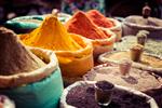 ادویه های رنگی هندی در بازار محلی