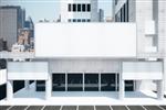 بیلبوردهای سفید خالی در منطقه مالی کلان شهر در طلوع خورشید رندر سه بعدی ساختگی