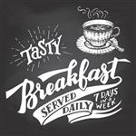 صبحانه خوشمزه هر روز هفت روز در هفته سرو می شود حروف دستی با طرحی از فنجان قهوه تصویر تایپوگرافی قدیمی برای کافه و رستوران سبک تخته سیاه در پس زمینه تخته سیاه