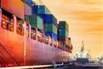 مفهوم صادرات واردات کشتی سازی بندر حمل و نقل ظروف در کشتی در صبح در بندر کشتی برنامه به انبار