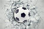 تصویر ورزشی با ورود توپ فوتبال به دیوار ترک خورده چکیده زمین بتن ترک خورده رندر سه بعدی