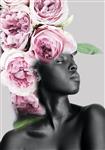 دختر سیاه پوست با گلهای رز جاودان بر سر